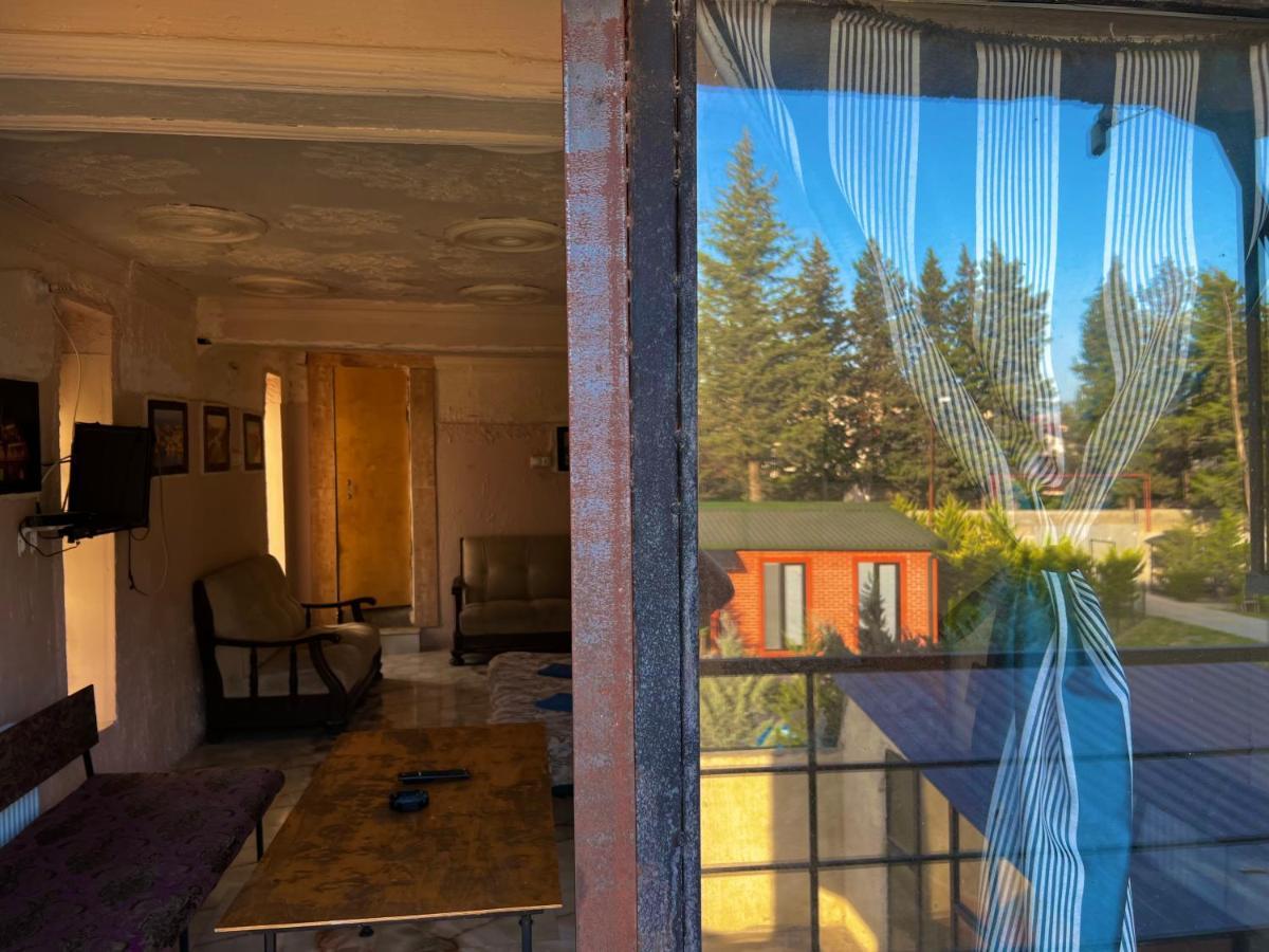 Smile Guesthouse Тбілісі Екстер'єр фото