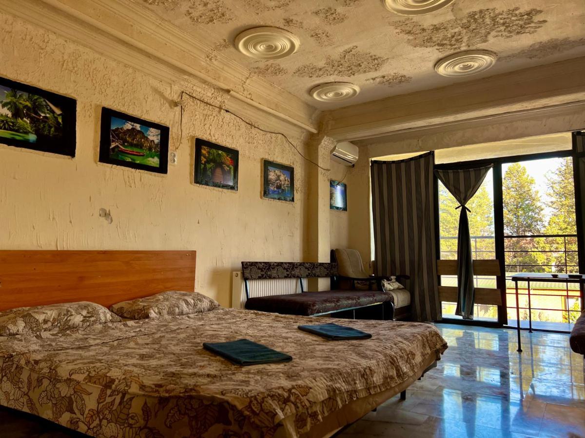 Smile Guesthouse Тбілісі Екстер'єр фото