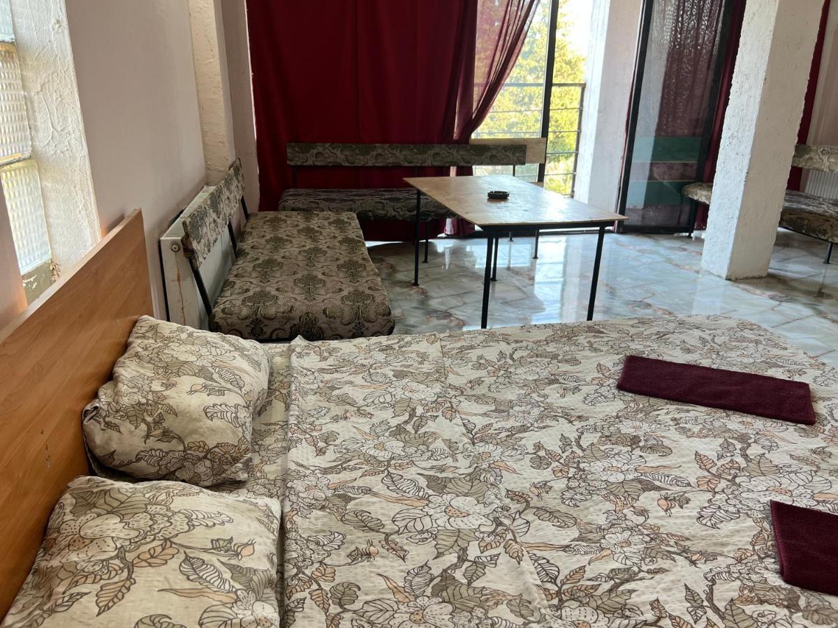 Smile Guesthouse Тбілісі Екстер'єр фото