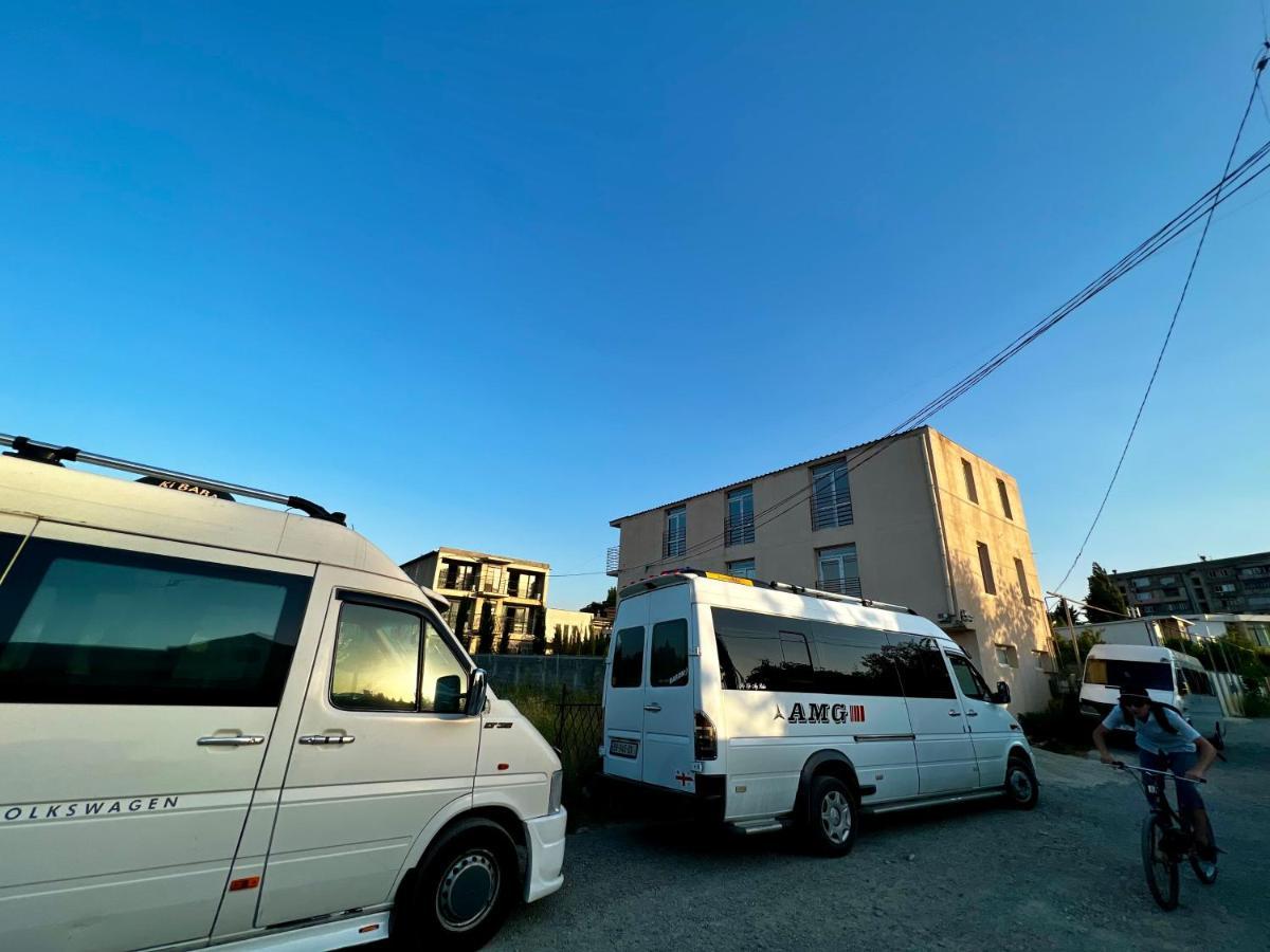 Smile Guesthouse Тбілісі Екстер'єр фото