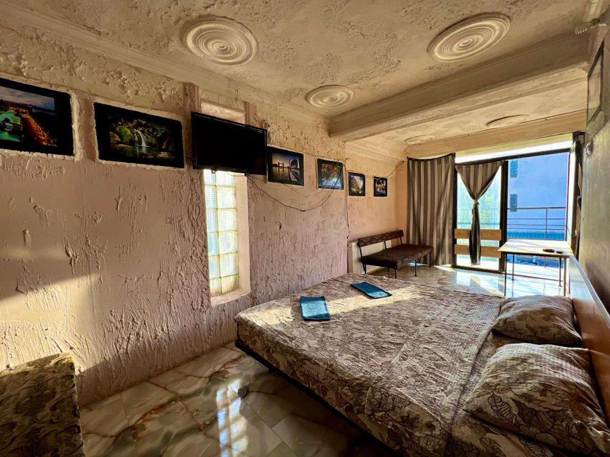 Smile Guesthouse Тбілісі Екстер'єр фото