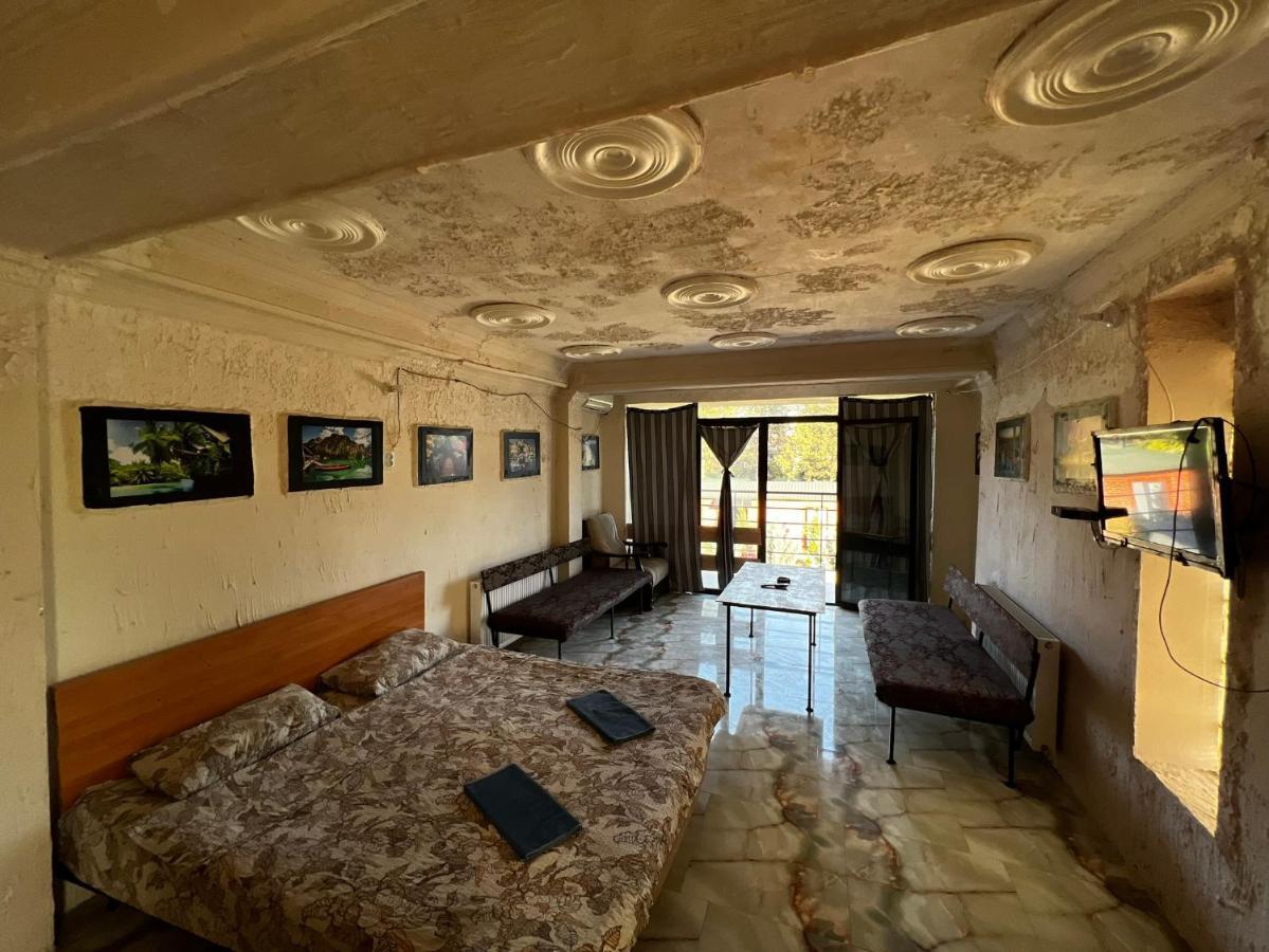 Smile Guesthouse Тбілісі Екстер'єр фото