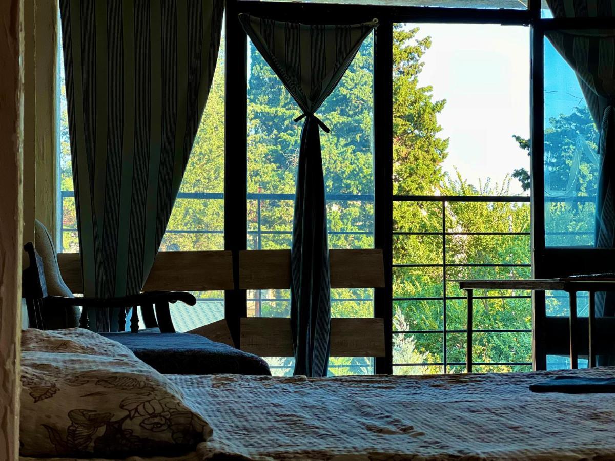 Smile Guesthouse Тбілісі Екстер'єр фото
