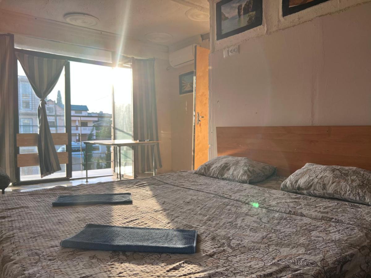 Smile Guesthouse Тбілісі Екстер'єр фото