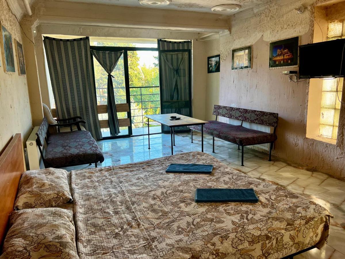Smile Guesthouse Тбілісі Екстер'єр фото