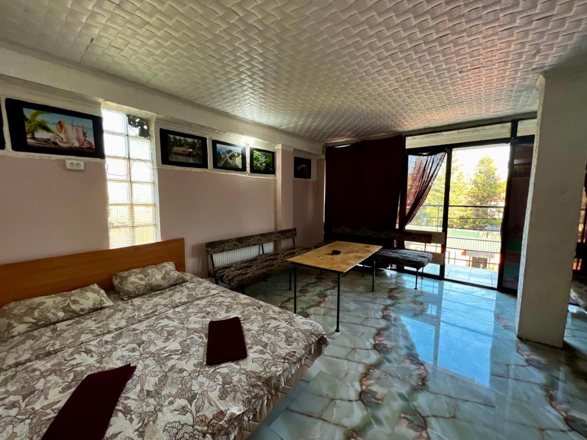 Smile Guesthouse Тбілісі Екстер'єр фото