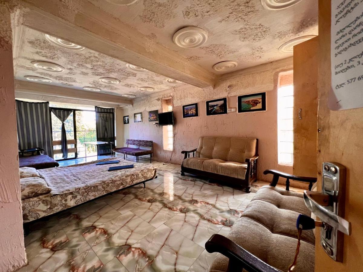 Smile Guesthouse Тбілісі Екстер'єр фото